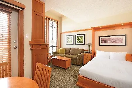 Pan Pacific Whistler Mountainside Hotel 4*,